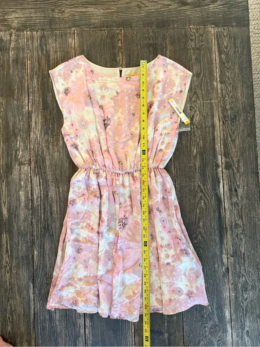 Alice + Olivia •	sleeveless crew
